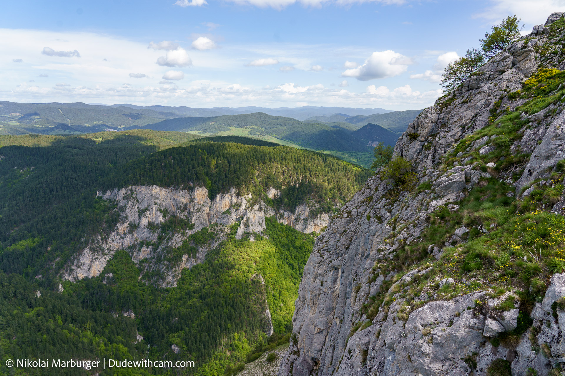 This 5,3km hike brings you up to the 